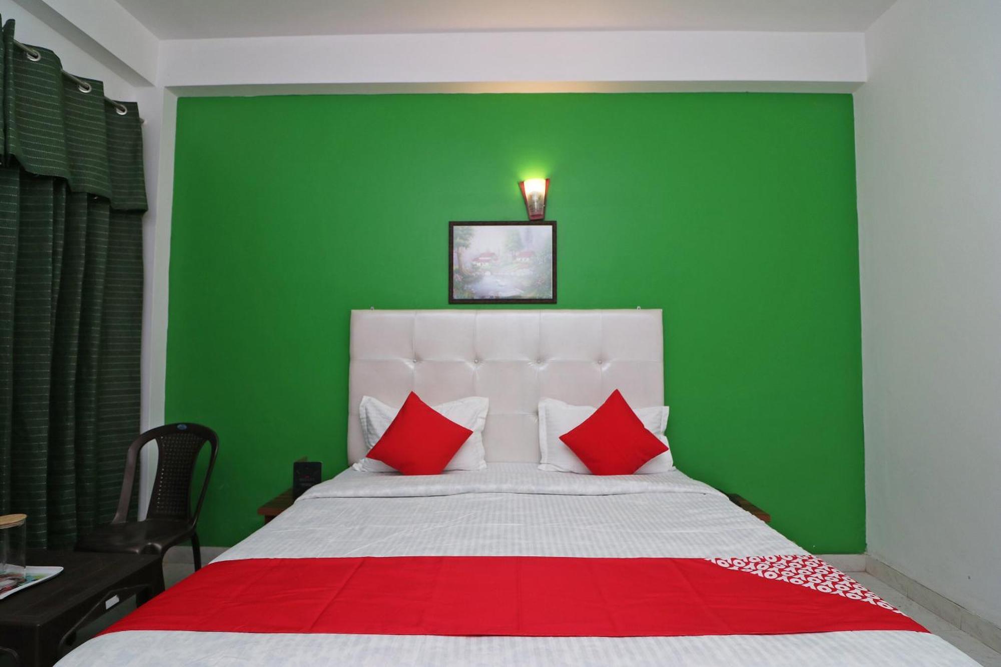 Hotel O Ooak Hotel Велика Нойда Екстер'єр фото