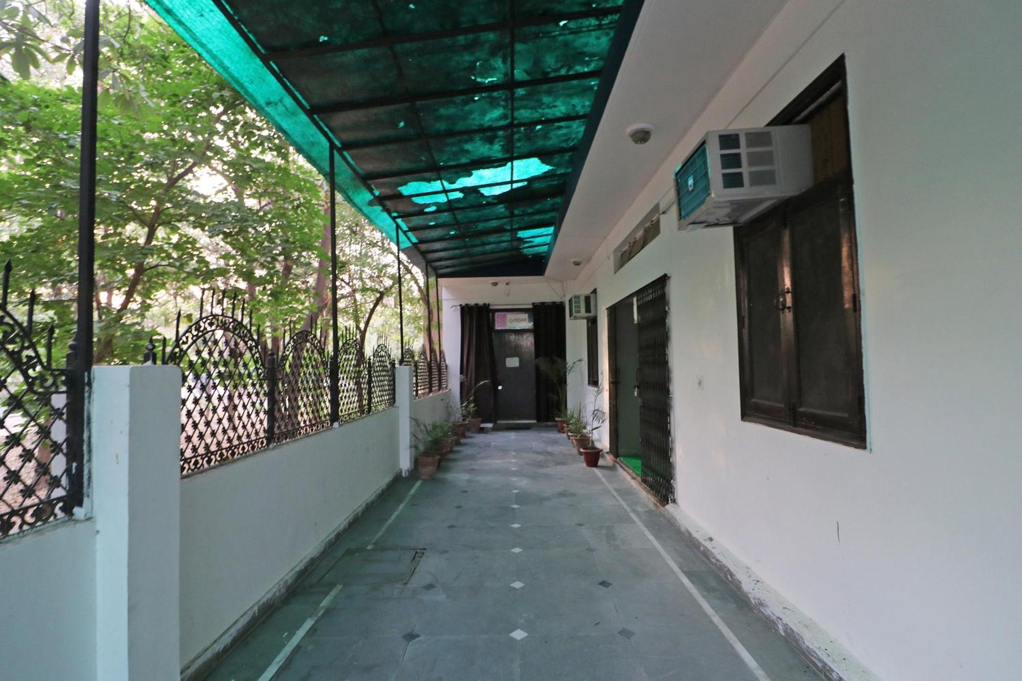 Hotel O Ooak Hotel Велика Нойда Екстер'єр фото
