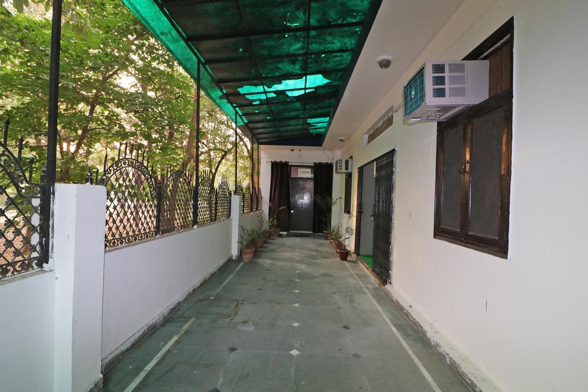 Hotel O Ooak Hotel Велика Нойда Екстер'єр фото