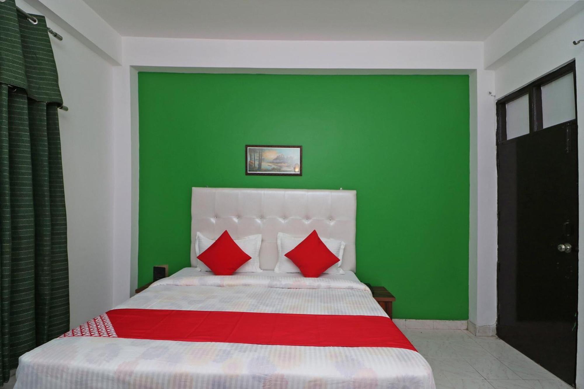 Hotel O Ooak Hotel Велика Нойда Екстер'єр фото
