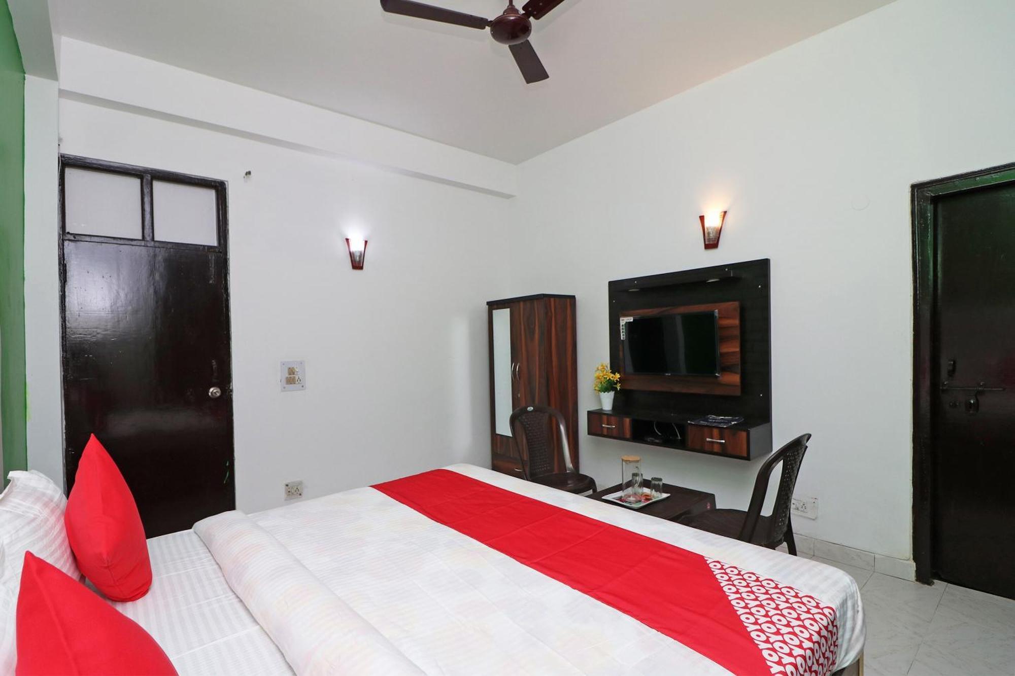 Hotel O Ooak Hotel Велика Нойда Екстер'єр фото